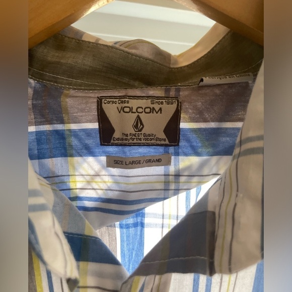 Volcom Button Down Shirt - Picture 2 of 3